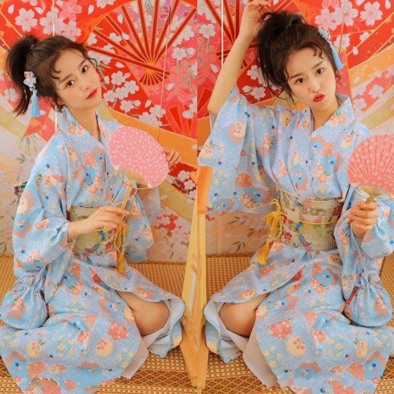 Dámské japonské kimono a yukata šaty pro formální fotografování