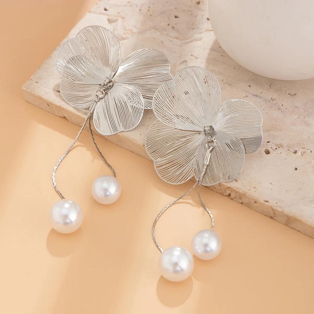 Romantic Flower Petal Long Tassel Drop Earrings for Women Trend Imitation Pearl Hanging Piercing Earrings Wed Jewelry Gift