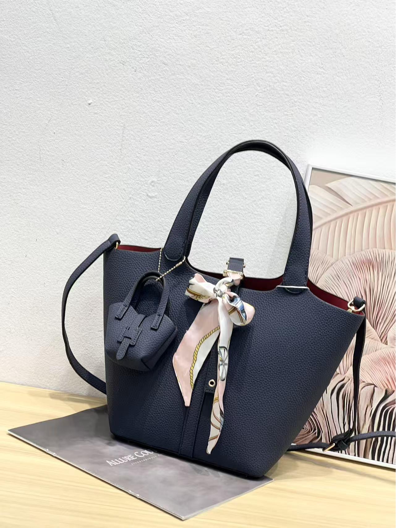 

Women s Classic Lychee Grain Leather Handbag - Versatile Crossbody Shoulder Bag 38x14x24 cm глибокий/синій