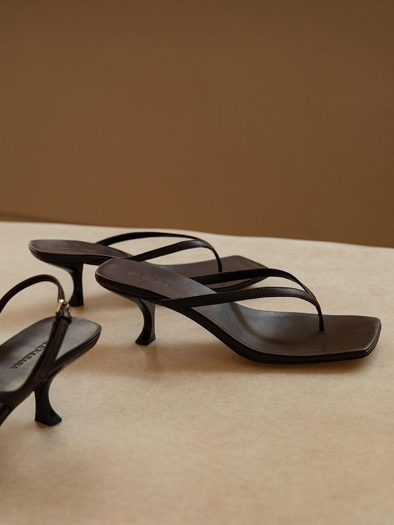 2025 Frühling und Sommer neue quadratische Zehenpartie Schafsleder Kitten Heel Kneif-Sandalen Damen Mid-Heel Zehensandalen Halbschlappen