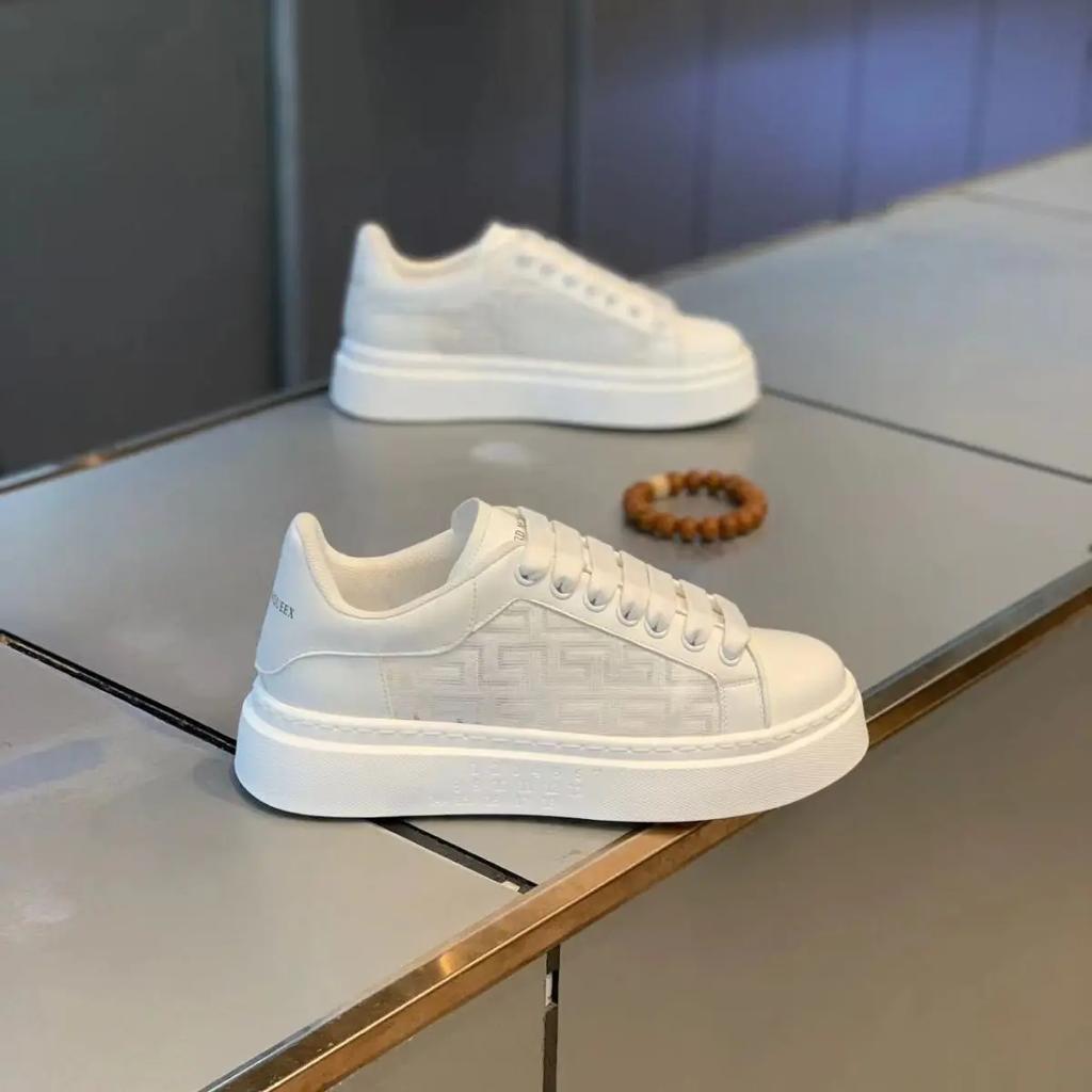 Neue Herrenschuhe Sommer Neue Mesh-Innenhöhe Erhöhen Modische Herren Super Weiche Weiße Schuhe für Männer