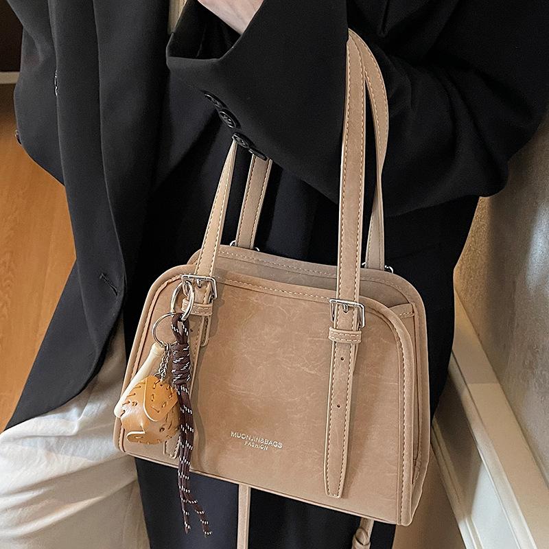 Korean version of high-value niche shoulder bag 2025 autumn new solid color fashion trend glossy underarm handbag women