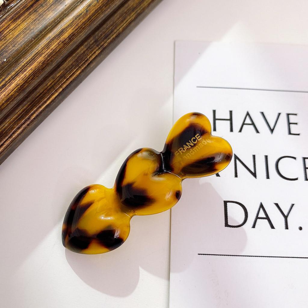 Stylish Versatile Duckbill Hair Clip With Heart Shape For Fashionable Women And Trendy Looks