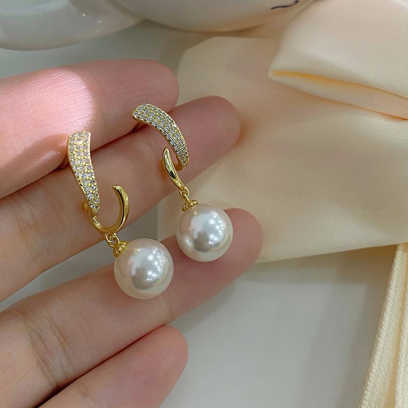 Light Luxury High-end Pearl Earrings Niche Design Fashionable Exquisite Temperament Earrings for Women
