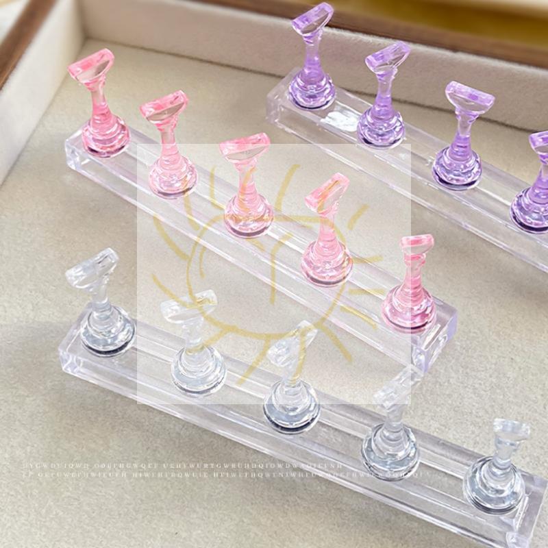 5Pcs Nail Practice Chess 3cm Elevated Acrylic Magnetic Training Practice Nail Tips Stand Wearable Nail Display Rack Nail Tool