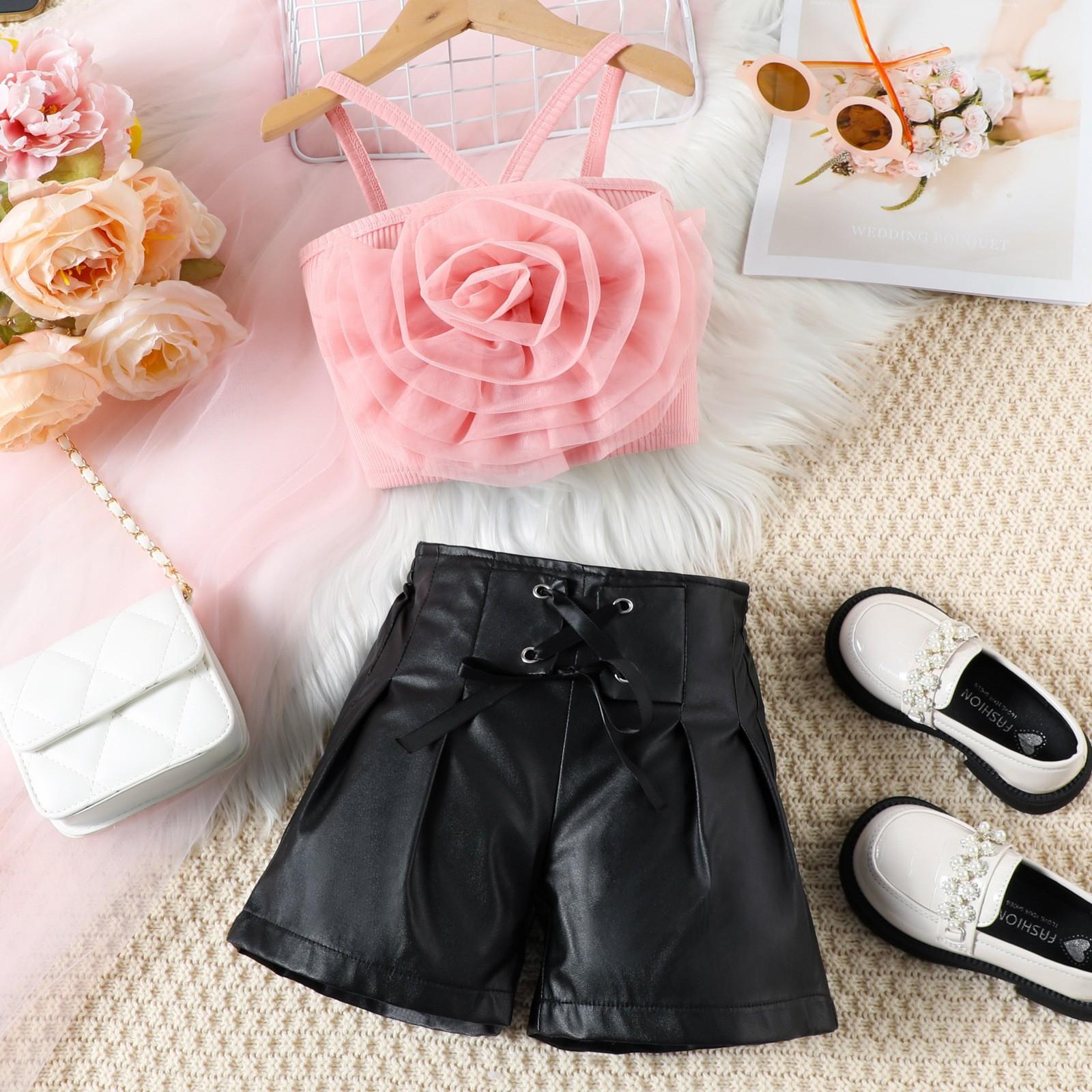 

Комплект одежды для девочек 2025 Летний детский цветочный топ с кожаными штанами из искусственной кожи Комплект из двух предметов 130cm розовый