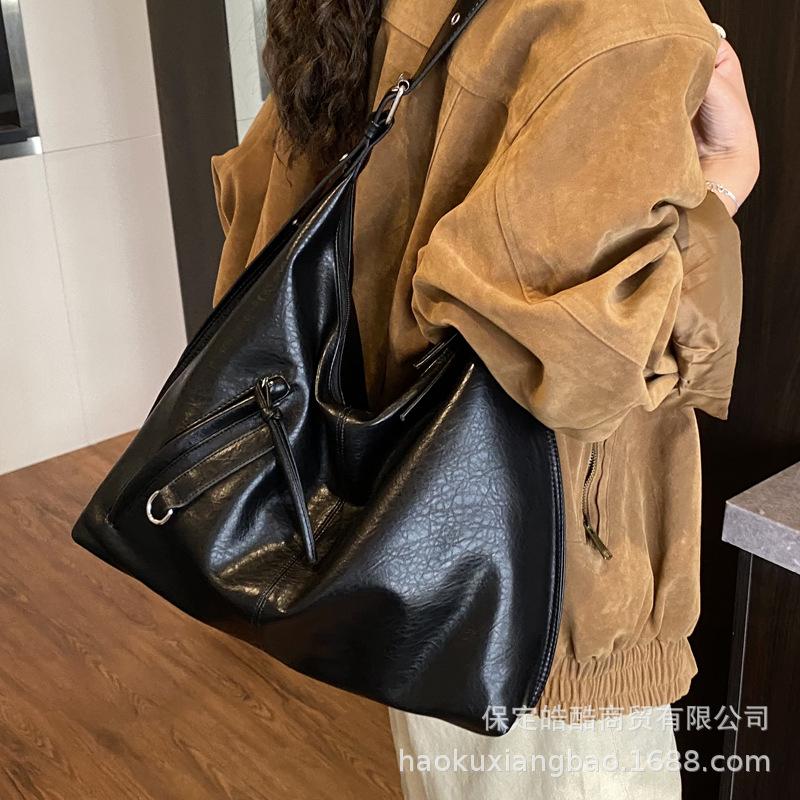 Casual Retro Large-capacity Bag Women's 2025 New Commuter Versatile Shoulder Messenger Bag Soft-sided Tote Bucket Bag