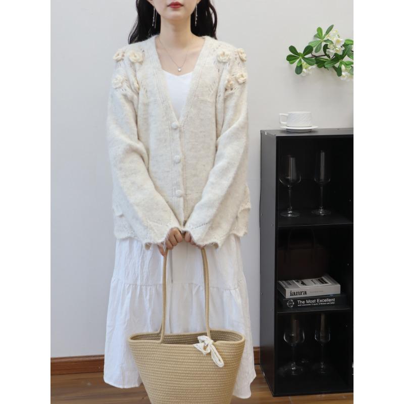 Autumn and Winter New V-neck Three-dimensional Flower Knitted Cardigan Loose Soft Waxy Gentle Wind Sweater Jacket Women