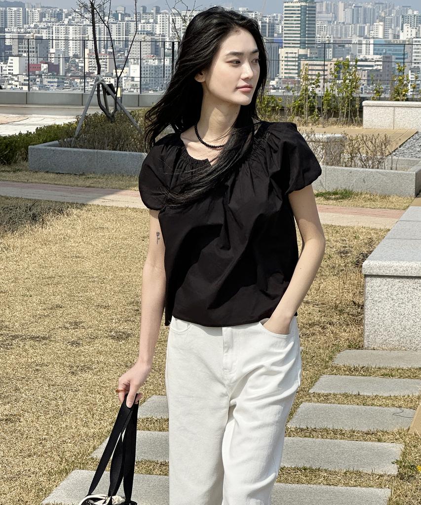Julliapepe Amy Shirring Puff Blouse (Black)