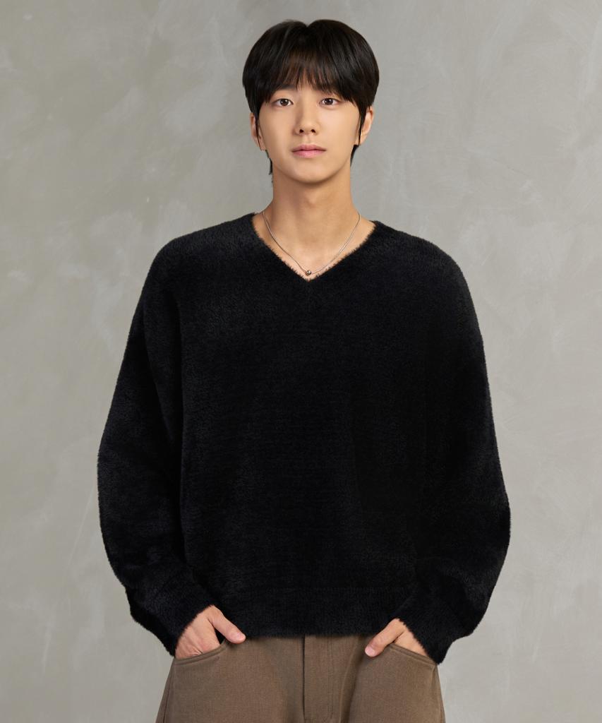 HYOJI Fw Oversized Heavy Angora Semi-Crop V-Neck Knit (7 Colors)