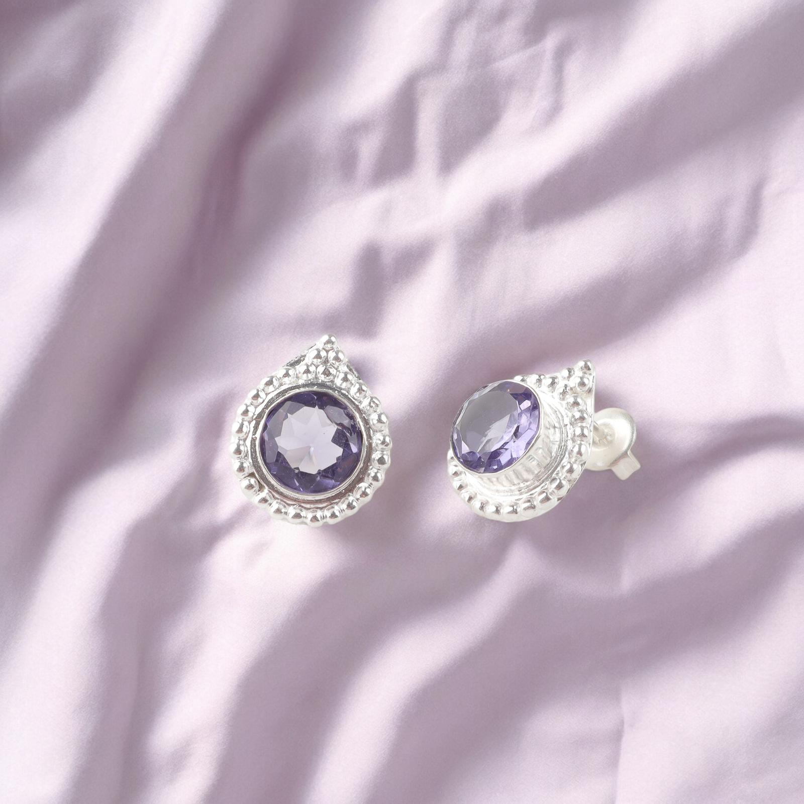 

Натуральный камень иолит, серебро 925 пробы, ювелирные изделия ручной работы, серьги-пусеты 0,62 EE-125-11