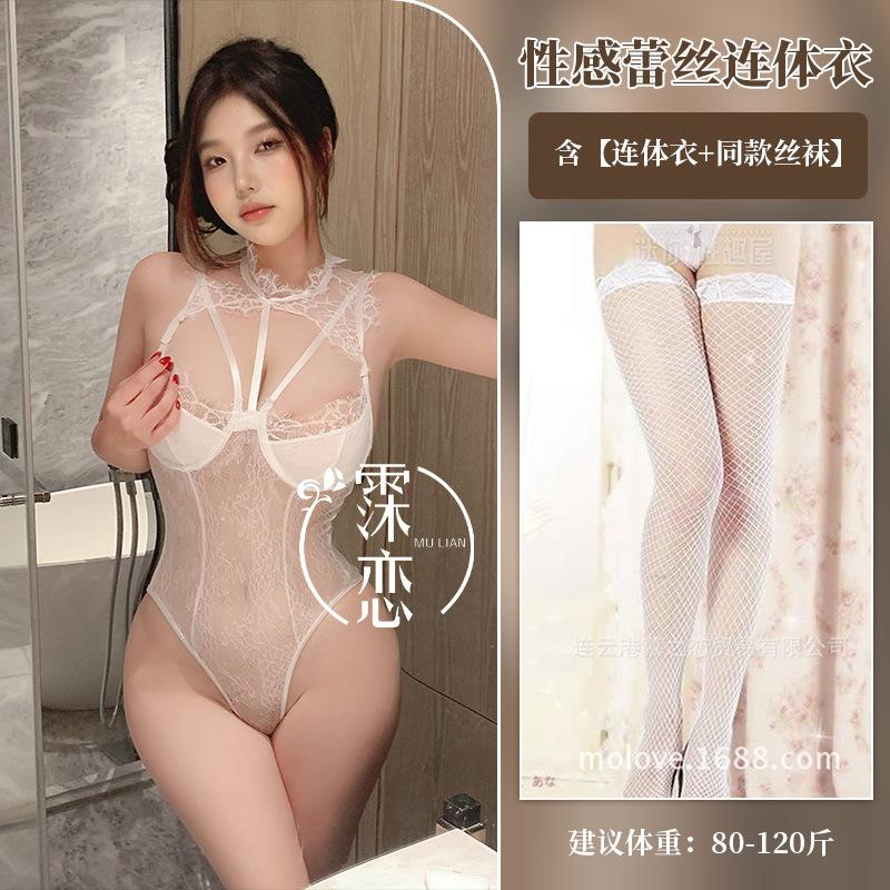 Fun underwear, small breasts, big one-piece suspenders, neck-hanging bed, passionate and hot, no uniform temptation