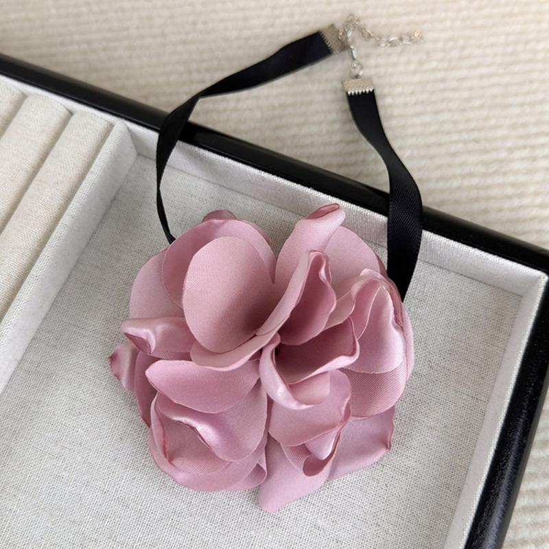 Gothic Fabric Flower Choker Necklace Exaggerated Floral Pattern Pendant Clavicular Chain Charm for Parties and Weddings