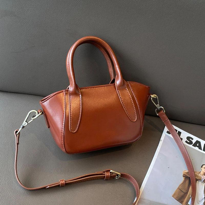 2025 Autumn New Genuine Leather Crossbody Handbag, Simple and Versatile Top Layer Cowhide Women's Shoulder Bag, Fashionable Shell Bag