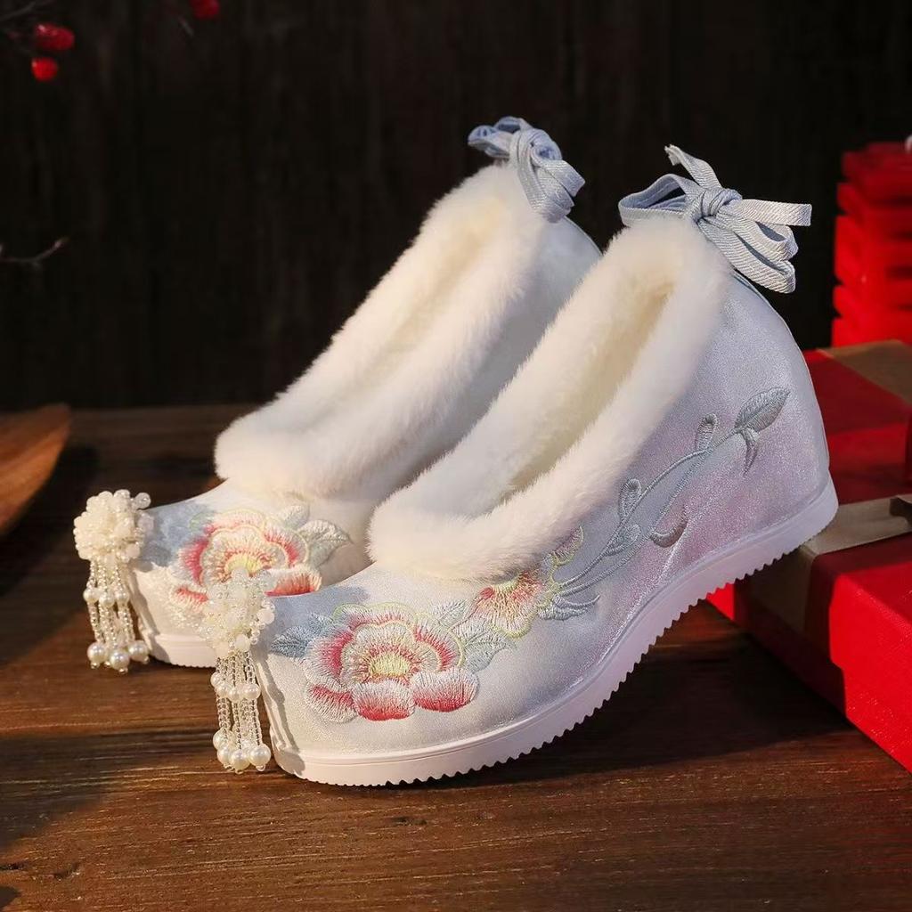 Women's Shallow Increased Internal Embroidered Cotton Shoes Ethnic Style Cocked Shoes Toe Plush String Bead Tassels Hanfu Shoes