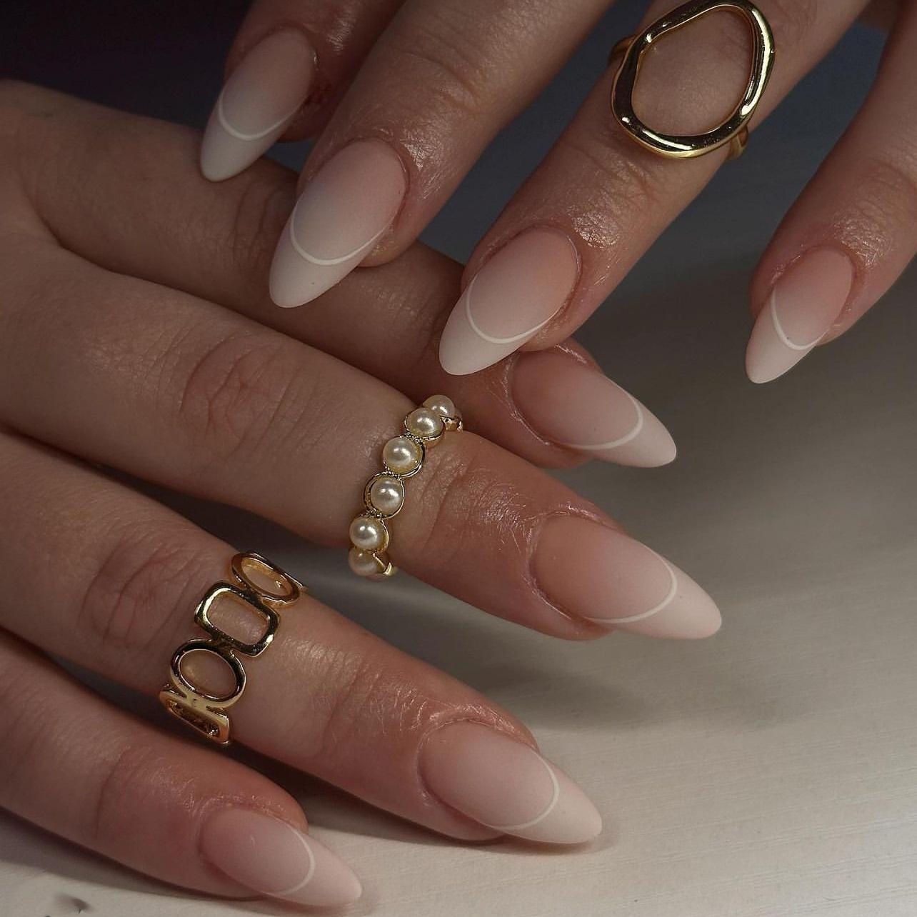 Simple pink white gradual change manicure fake nail white curve wearing nail short almond nail patch removable nail piece