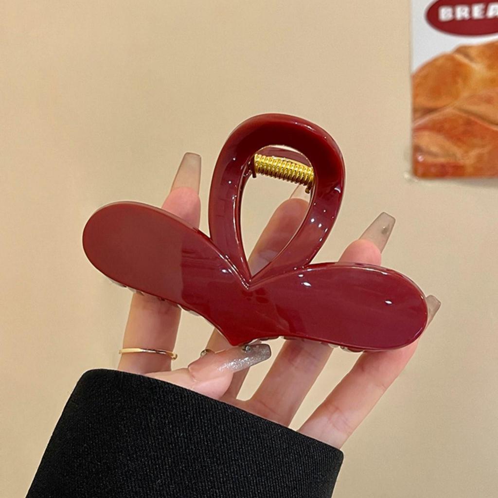 Elegant 2024 Heart Claw Clip for Women – New High-End Autumn/Winter Hair Accessory