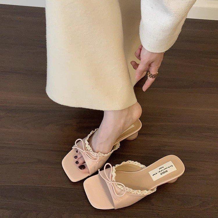 French Elegant Lace Edge One-word Drag Woman 2025 New Korean Version Square Head Bow Outside Wearing Thick Heel Cool Slippers