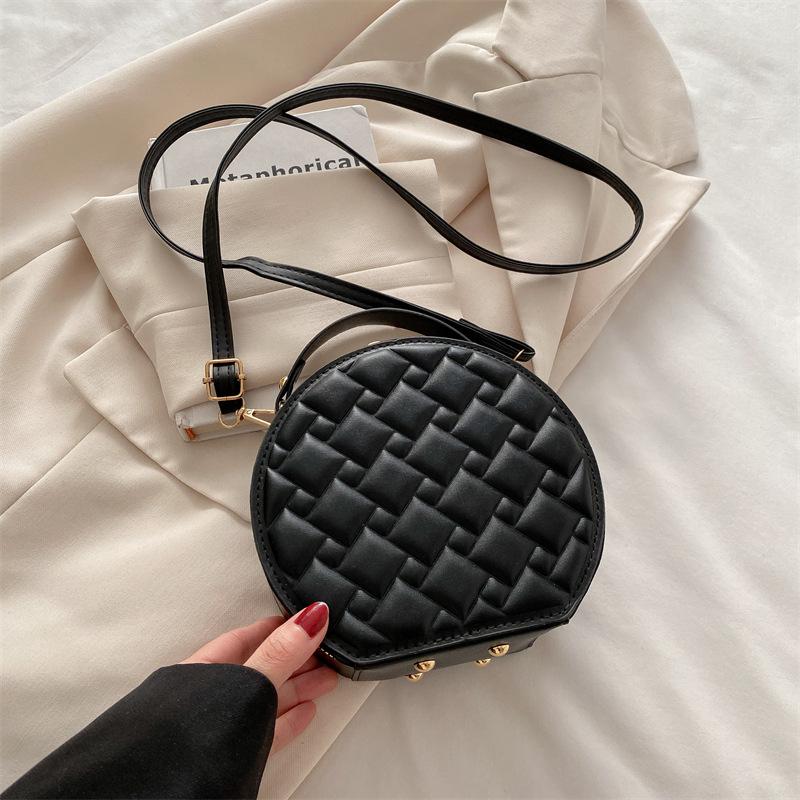 Women's niche design Internet celebrity handbag 2025 spring new versatile ins shoulder messenger bag small round bag women