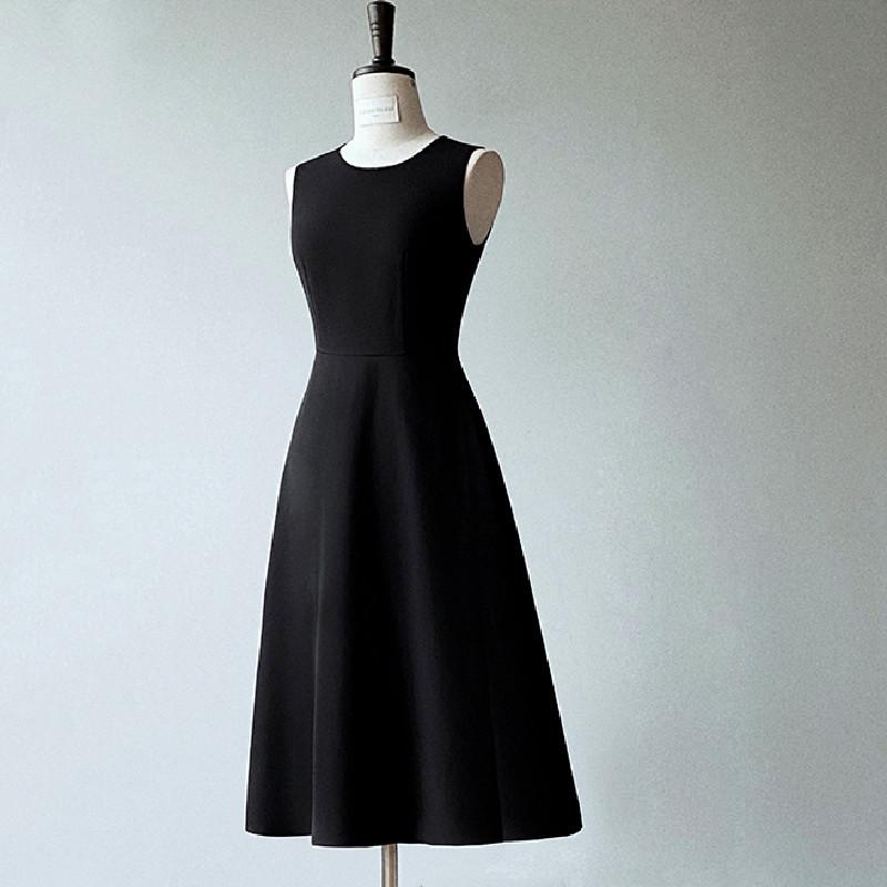 

Австралийская классика маленькое черное платье: 3D-драпировка, открытые плечи, без рукавов, А-силуэт для стройнящей весенне-летней элегантности. S чёрный