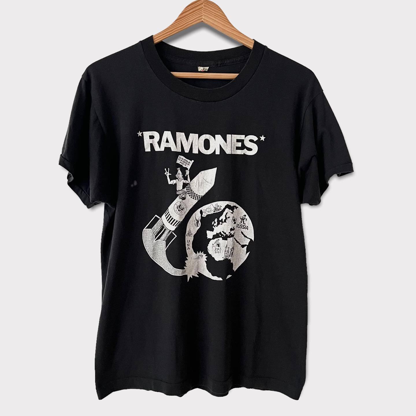 Ramones rock band T-shirt vintage design shirt XL