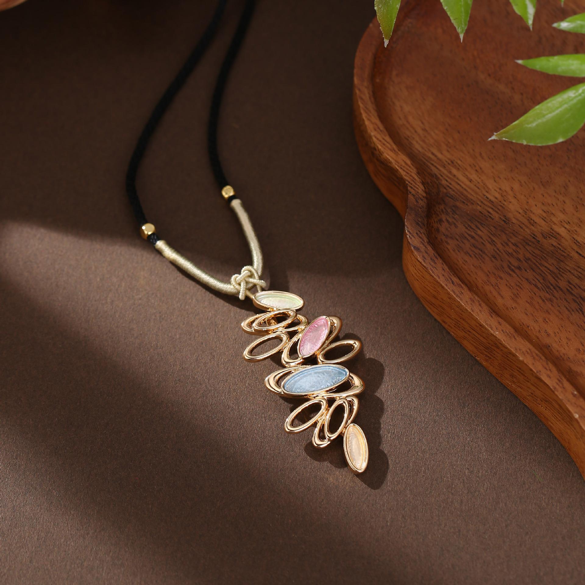 

Новое цветное масло, геометрический полый лепесток, плетеный шнур, длинная подвеска, женское ретро универсальное длинное ожерелье