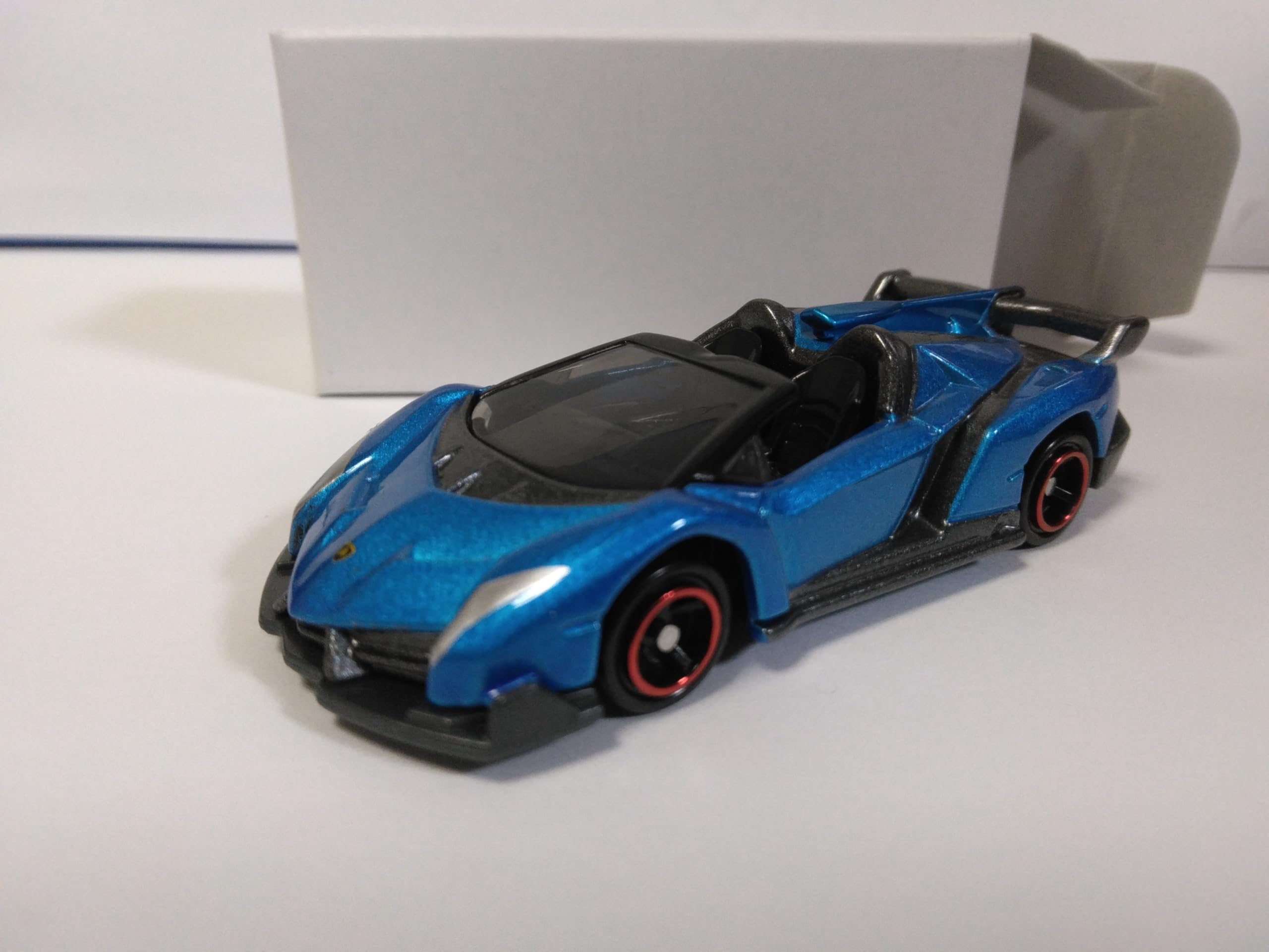 

Tomica Lamborghini Veneno миниатюрная машинка Родстер, синяя, литая