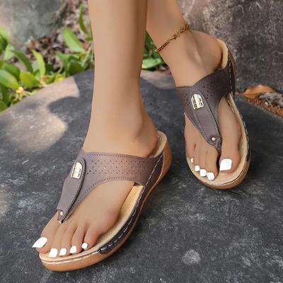 Fashion Ladies Shoes 2025 Fashion Pinch Toe Women's Slippers New Metal Decoration Beach Slippers Women Summer Solid Plus Size Flip Flops