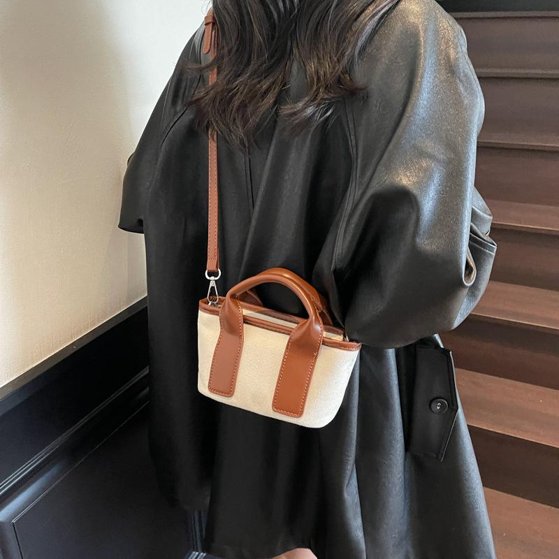 Foreign order retro portable small bag women's 2025 spring and autumn new pillow bag advanced texture versatile commuter messenger bag