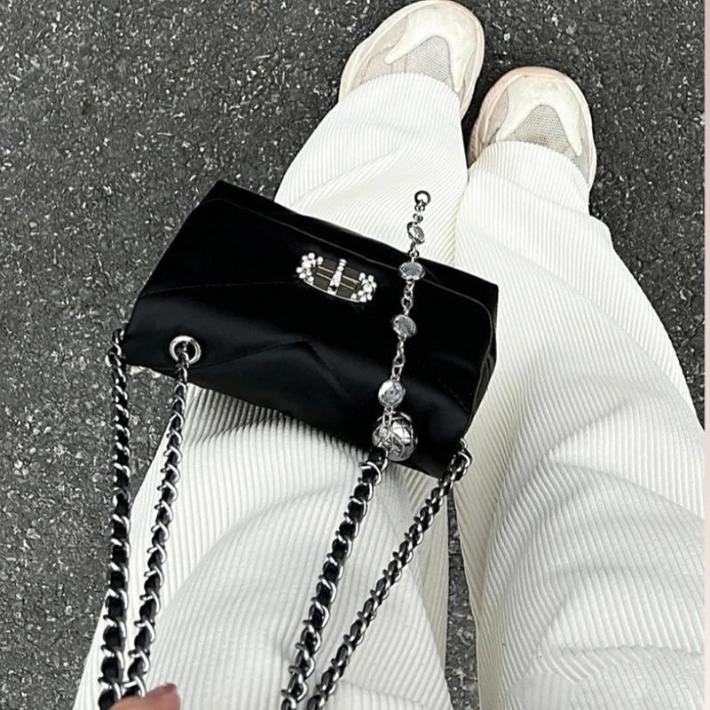 High-end Underarm Bag designed for Women's Latest Look Transport Bead Chain Small Bag Exquisite Black Fashionable One-shoulder Women's Bag