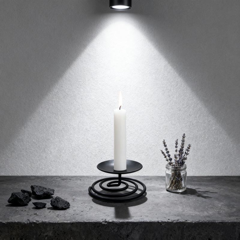 Retro Metal Candle Holder for Aromatherapy and Table Decor