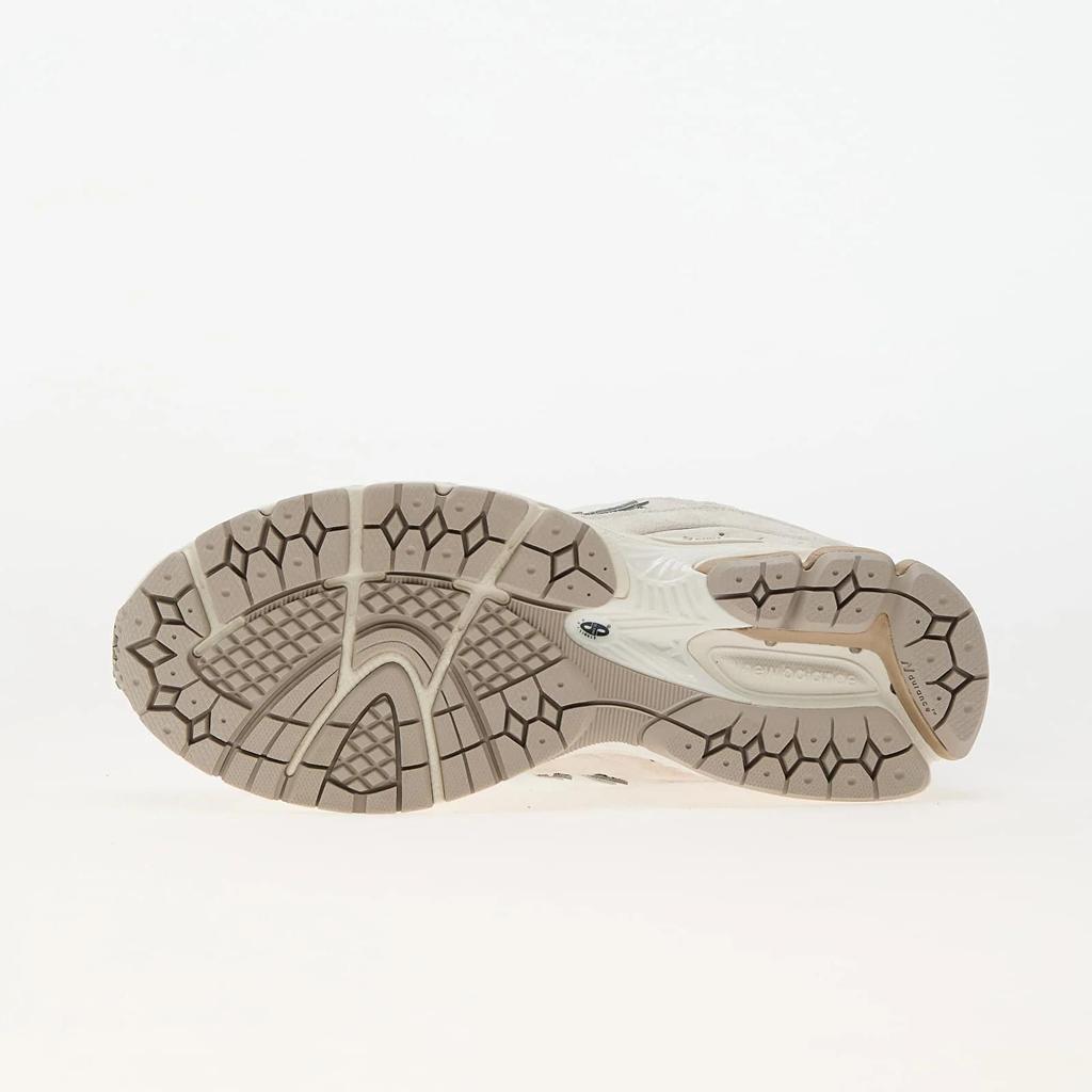 Sneakers New Balance White Version 2002R