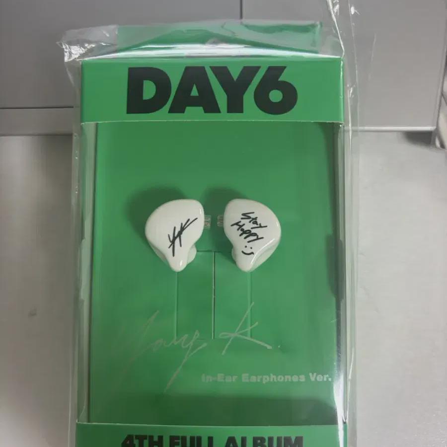 

Day6 Day6 In-ear Young K Version Sealed