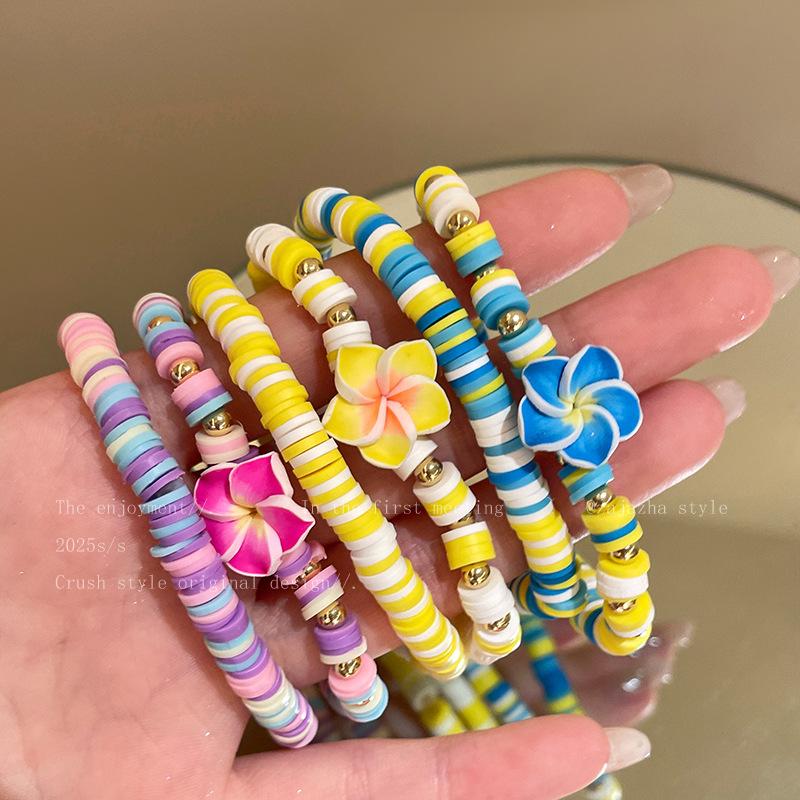 

Bohemian soft pottery handmade beaded flower bracelet small fresh holiday style bracelet sweet fashion versatile jewelry