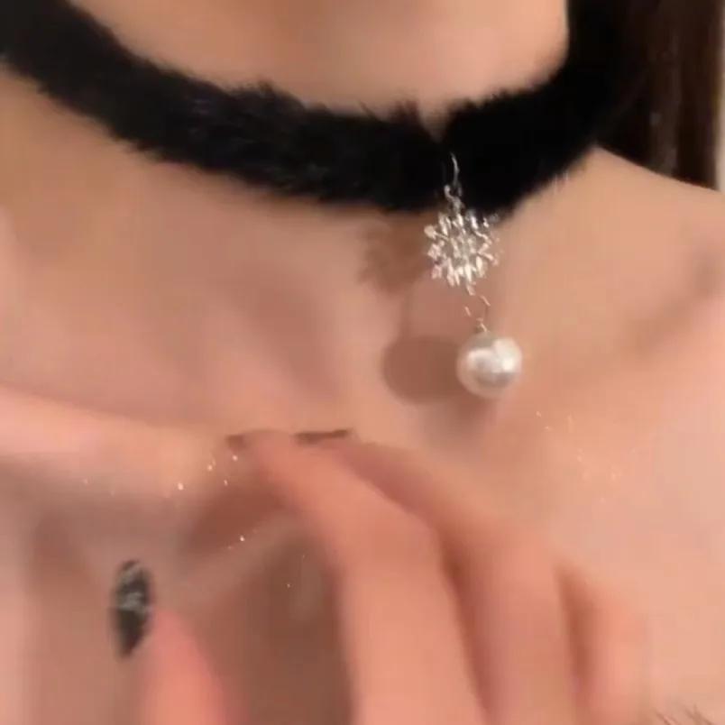 Christmas Winter Cute Sweet Feather Plush Snowflake Pearl Choker Necklace for Women Chirstmas Party Choker Necklace Jewelry Gift