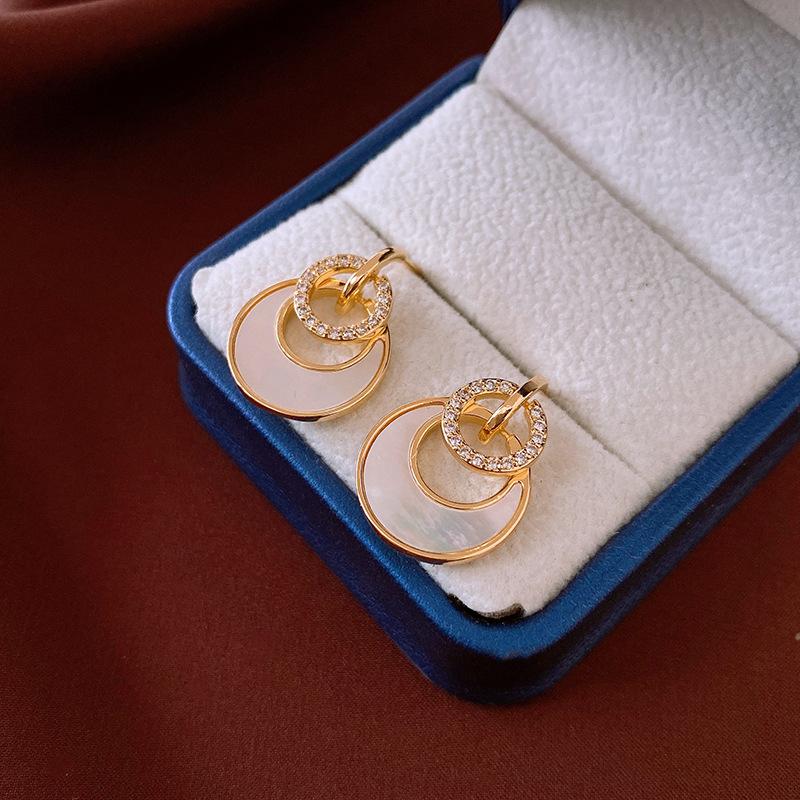 Echtgold-galvanisierte Silbernadel Zirkon Liebesohrringe Leichter Luxus High-End Ohrstecker Nischenohrringe Damen