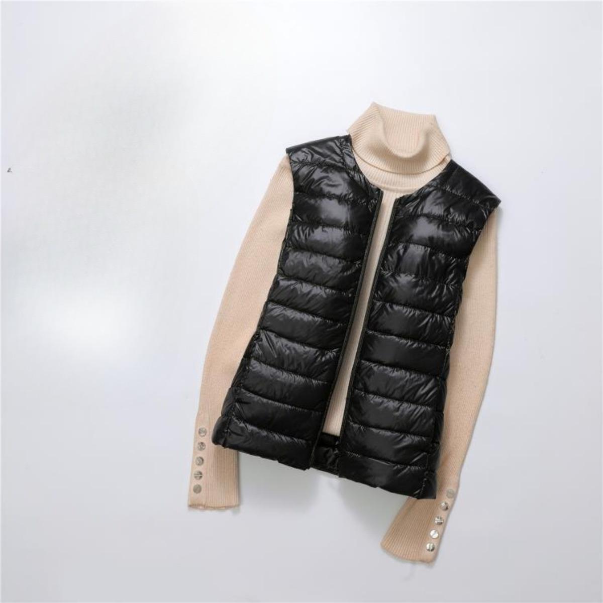 Women s Round Neck Sleeveless Down Vest Regular Fit Commuter Style Lightweight Puffer Vest S