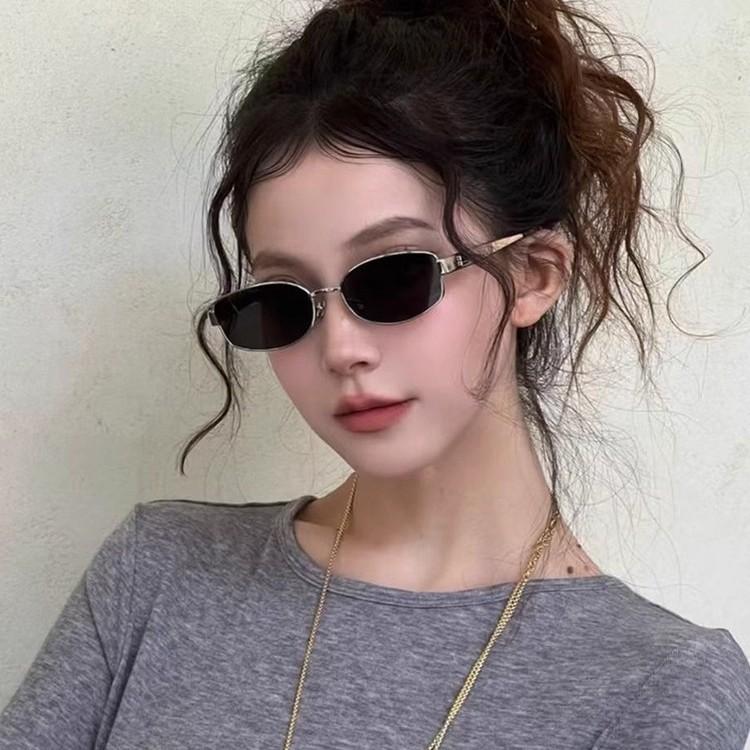Korean Version of Fashionable New Sunglasses Female Star Travel Photo UV Protection Sunshade Tide Plain Makeup Versatile Sunglasses