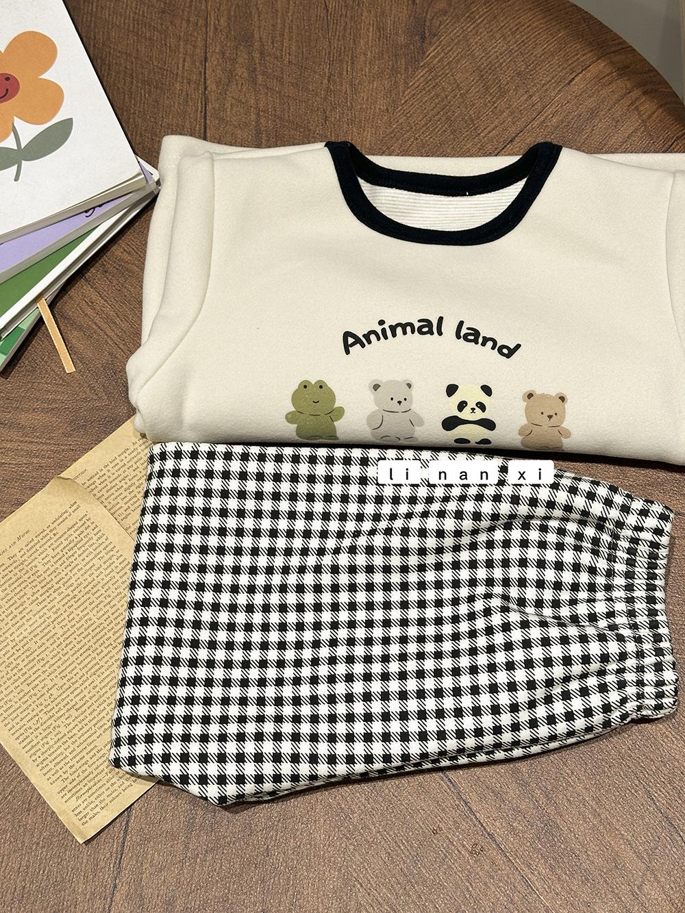 

Детский комплект домашней одежды из шелка, шерсти и бархата - Новая мультяшная футболка и брюки 82529 110cm