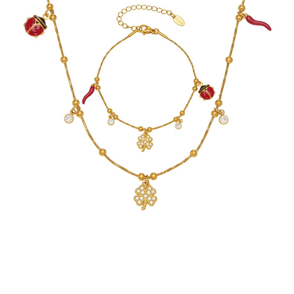 Pulseira com Pingente de Trevo em Aço Inoxidável Banhado a Ouro 18K com Zircônia, Corrente Cobra e Contas