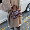 Autumn and winter retro handbag bag women's 2025 new trendy bowling bag simple shoulder crossbody pillow bag