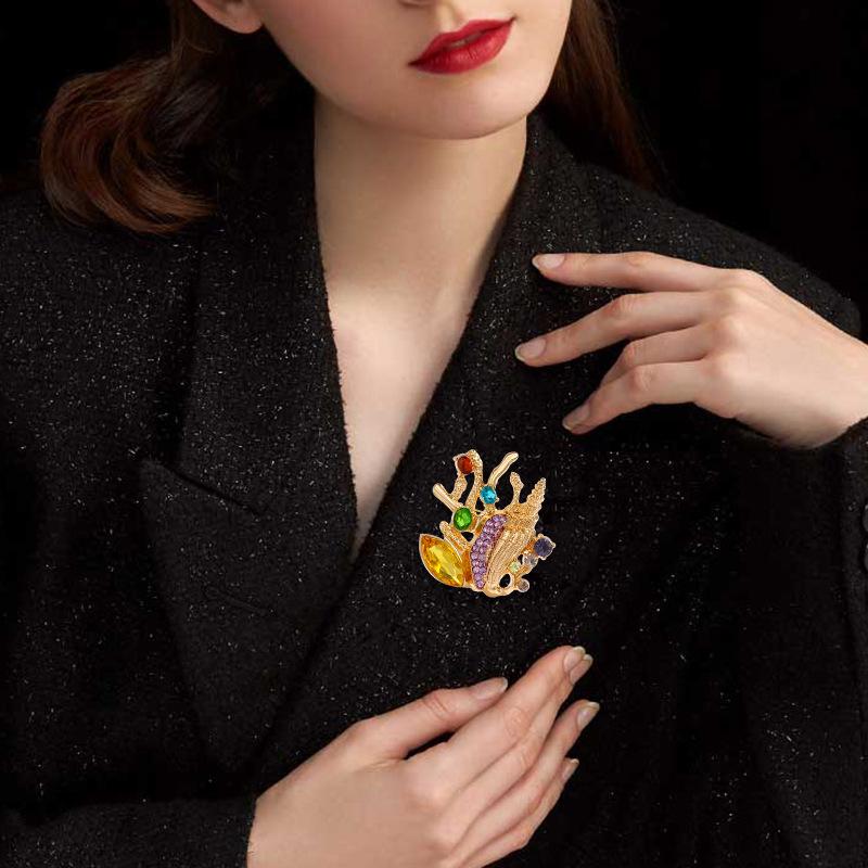 Marine Life Conch Horn Female High-end Exaggerated Crystal High-end Brooch