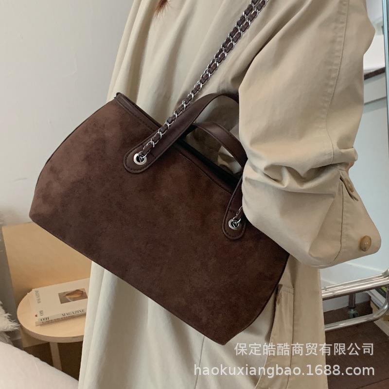 Large capacity bag women's 2025 new trendy hand bag retro suede chain shoulder bag commuter tote bag