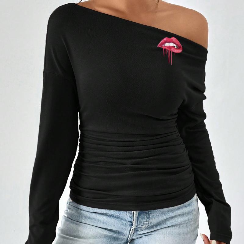 Damtopp med bar axel och asymmetrisk halsringning