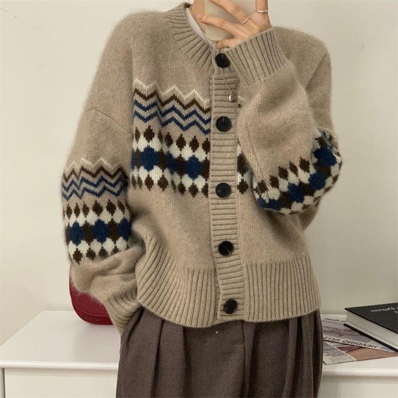 Autumn new knitted cardigan women's short coat jacquard sweater loose outer wear round neck soft waxy top trendy