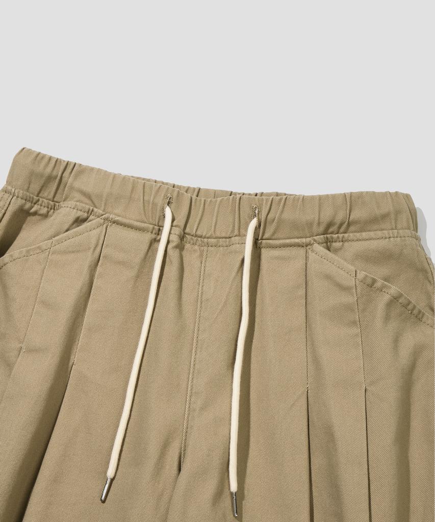 AGOD Double-Pleat Elastic String Bermuda Shorts [Beige]