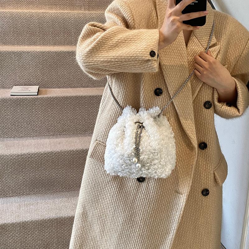 

Новая сумка в китайском стиле, национальный стиль, женская, 2025, новый нишевый дизайн, цепочка, на плечо, сумка-мессенджер, портативная сумка-ведро 18*16*18 белый