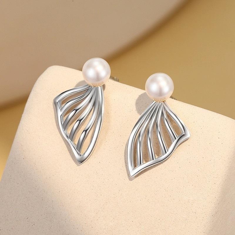 

Серьги высокого класса Нишевый дизайн Серьги с жемчугом в виде крыльев бабочки Темперамент