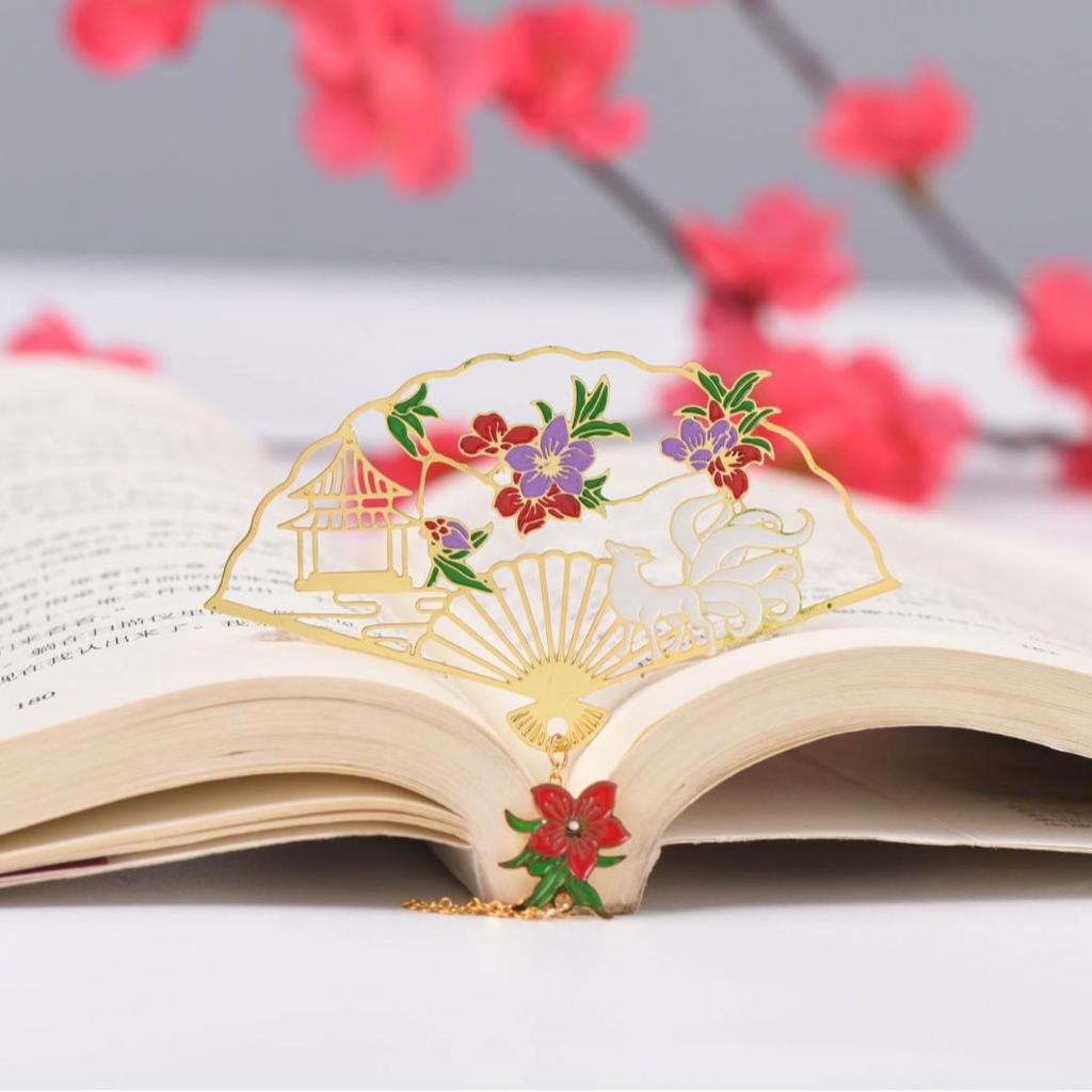 Brass Hollow Carved Foldable Fan Bookmark: Chinese Style Cultural Creative Gift