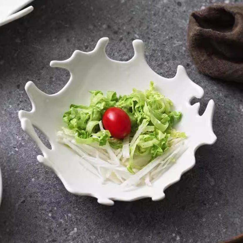 Coral-Inspired Dish: Elegant Plate for Fruit and Salads - Perfect for Restaurants and Hotels
